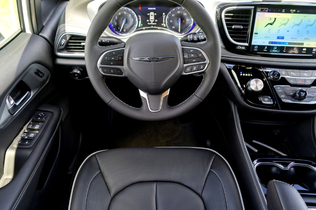 New 2026 Chrysler Pacifica Limited FWD image 22