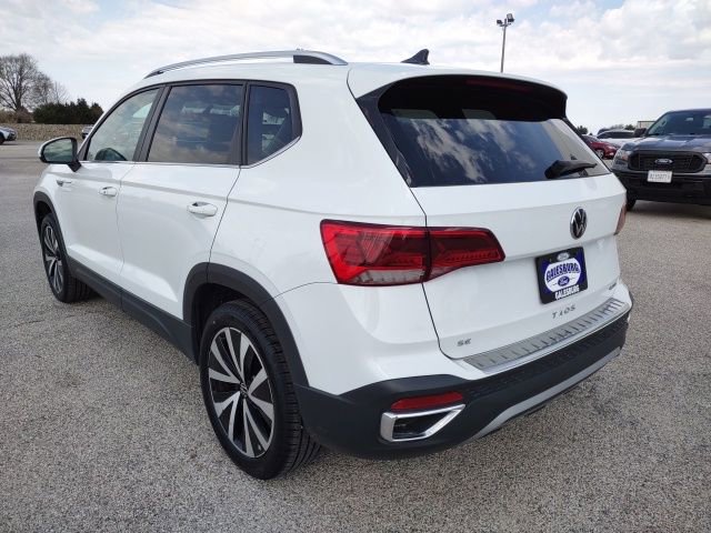Used 2022 Volkswagen Taos SE image 3