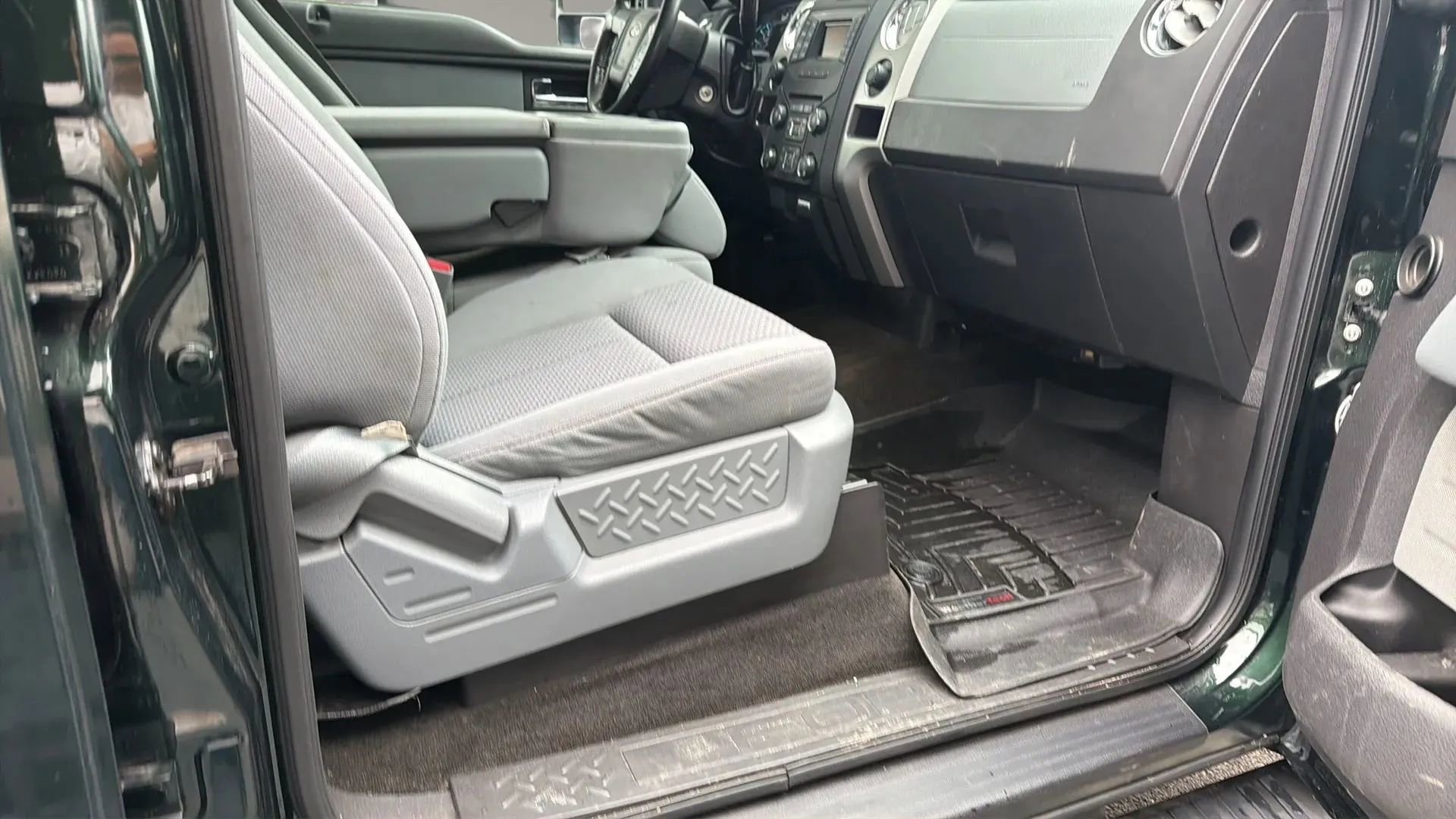 Used 2013 Ford F150 XLT w/ Mid Equipment Group image 28