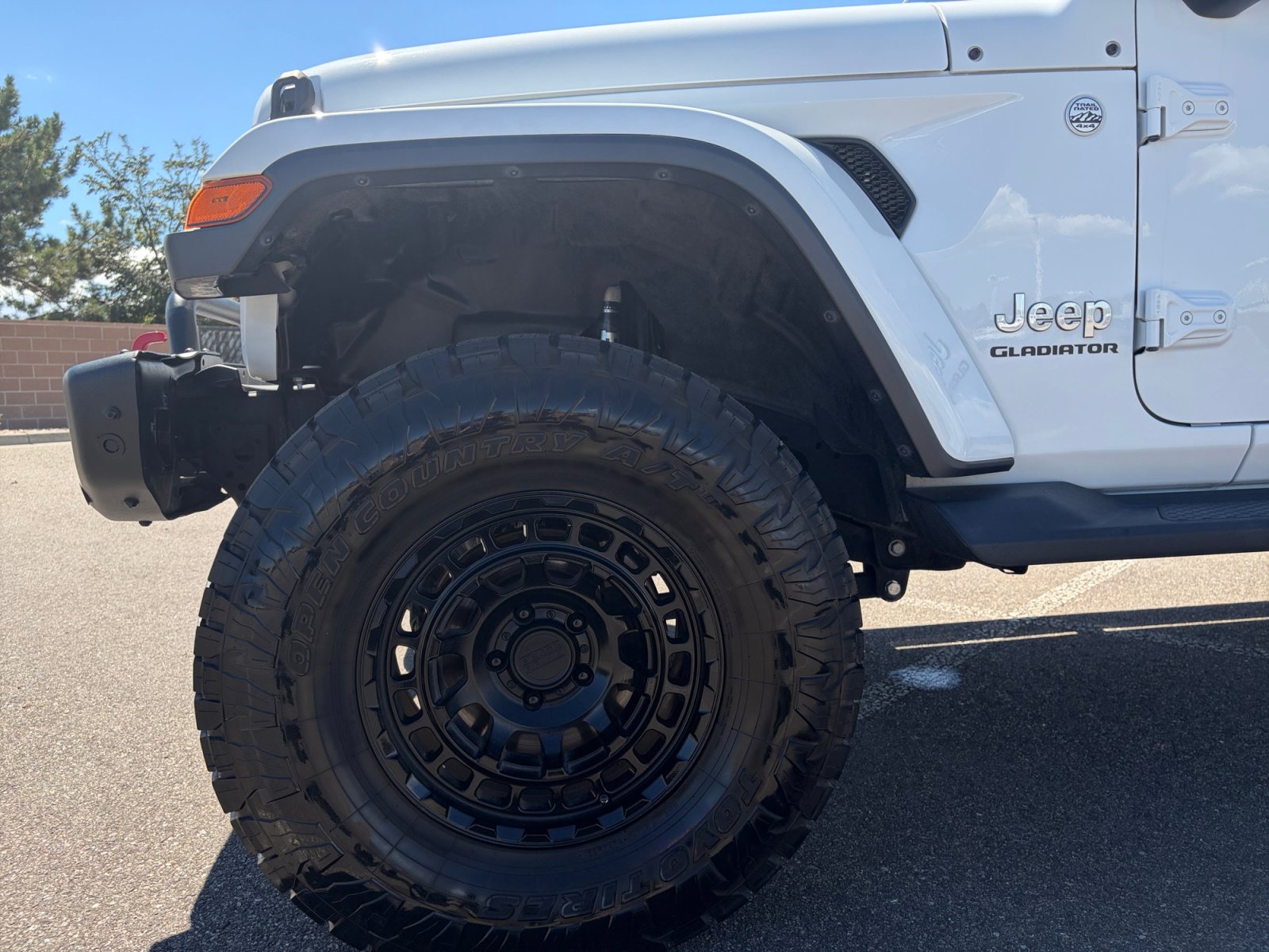 Used 2020 Jeep Gladiator Overland AWD/4WD image 11