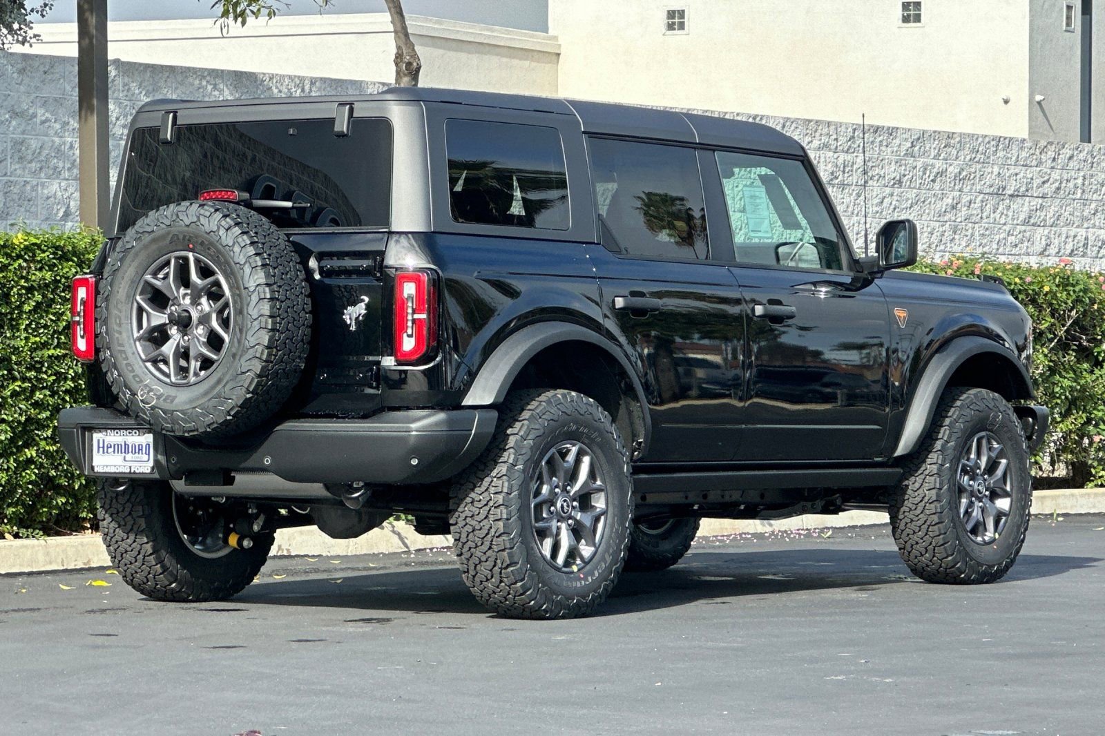 New 2025 Ford Bronco Badlands image 4