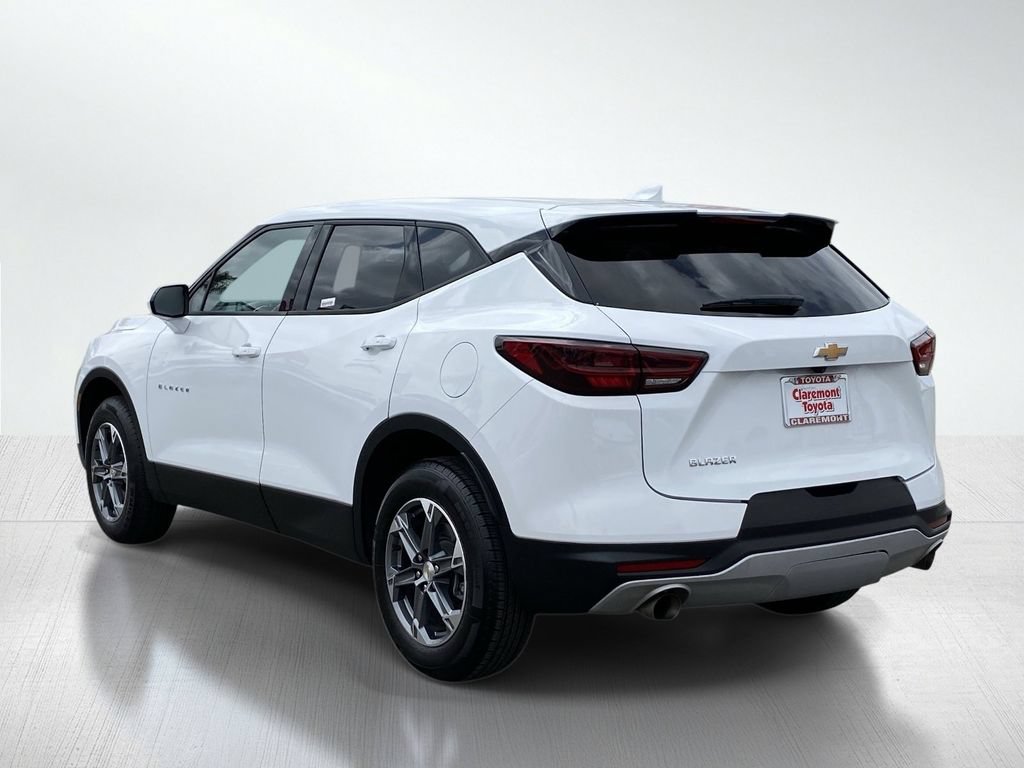 Used 2025 Chevrolet Blazer LT FWD image 4