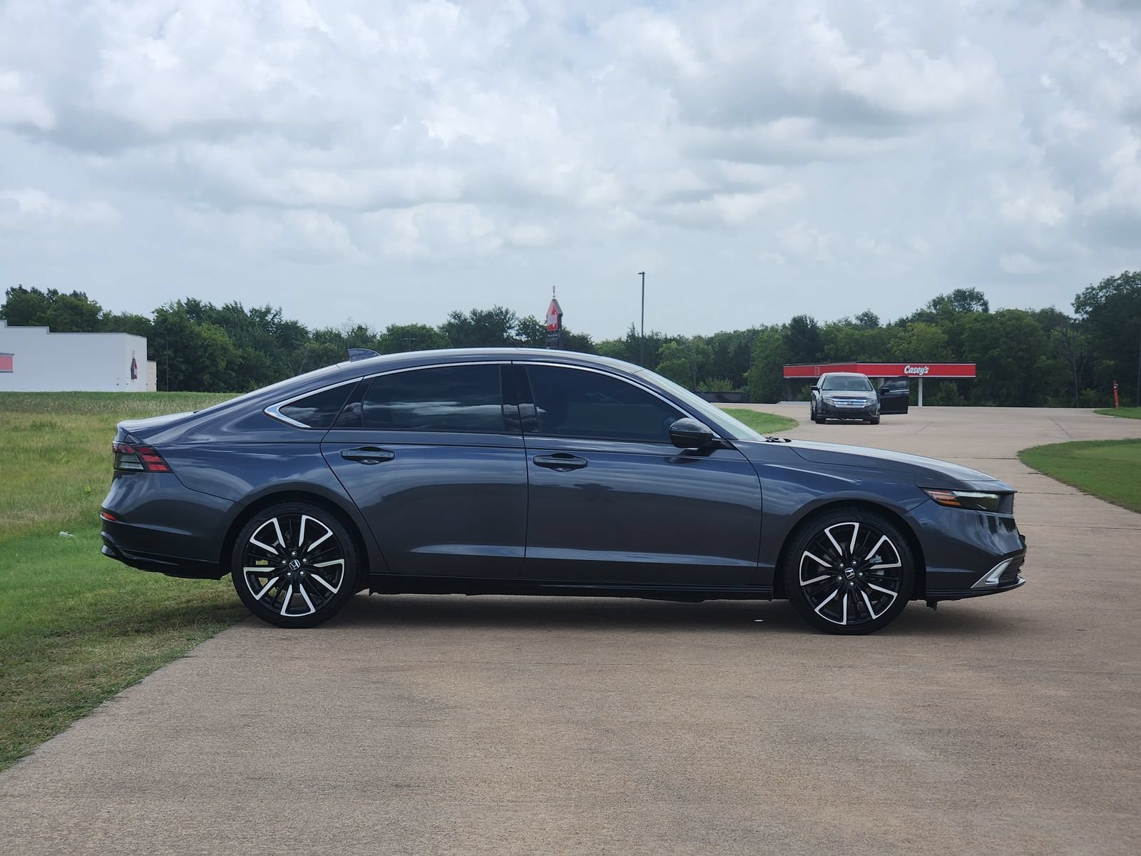 Used 2024 Honda Accord Touring image 7