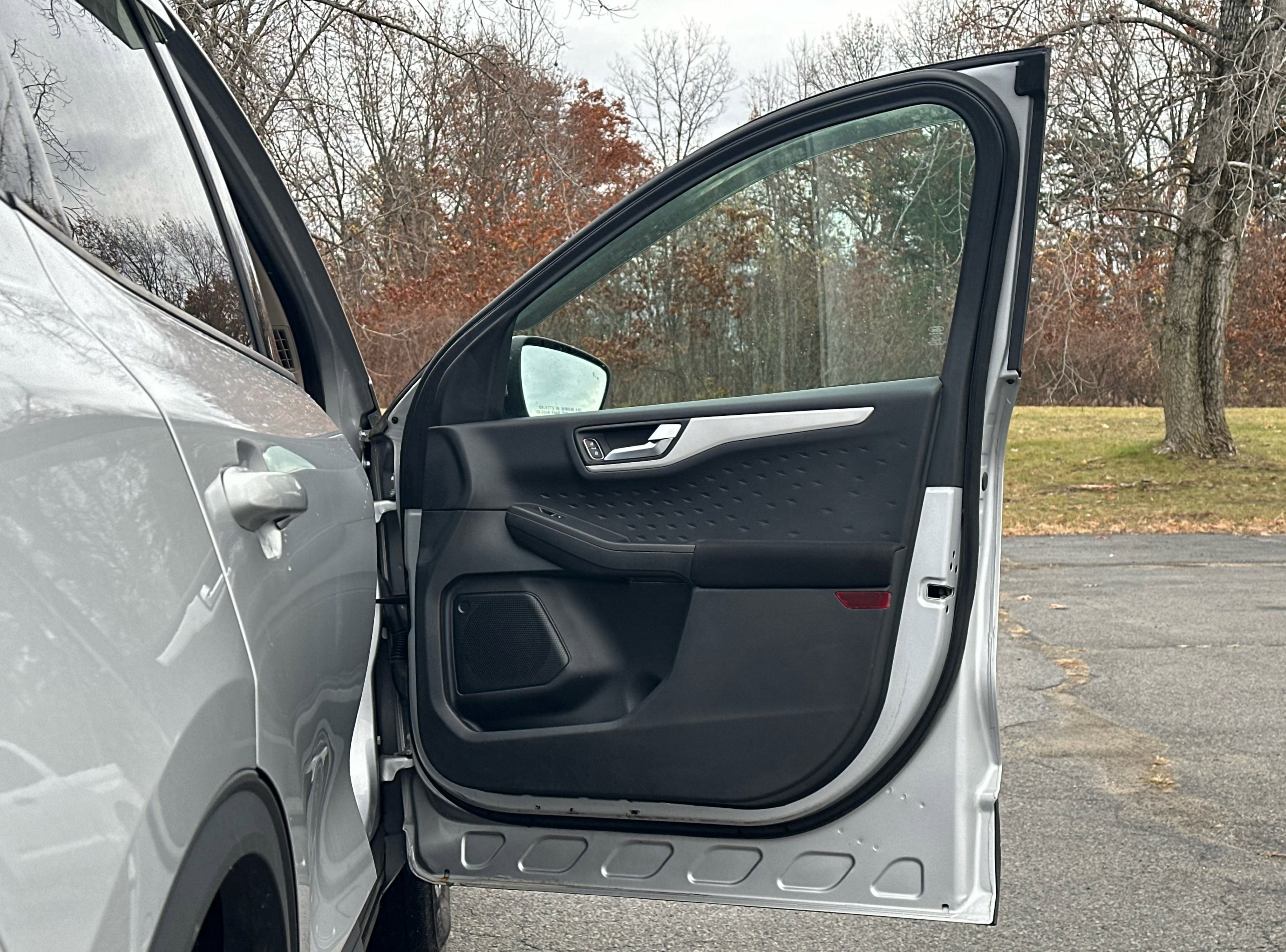 Used 2020 Ford Escape SE image 33