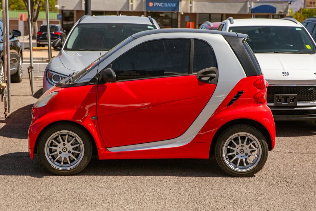 Used 2011 smart fortwo passion RWD image 8