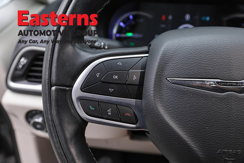 Used 2022 Chrysler Pacifica Touring-L w/ Uconnect Theater Family Group FWD image 15
