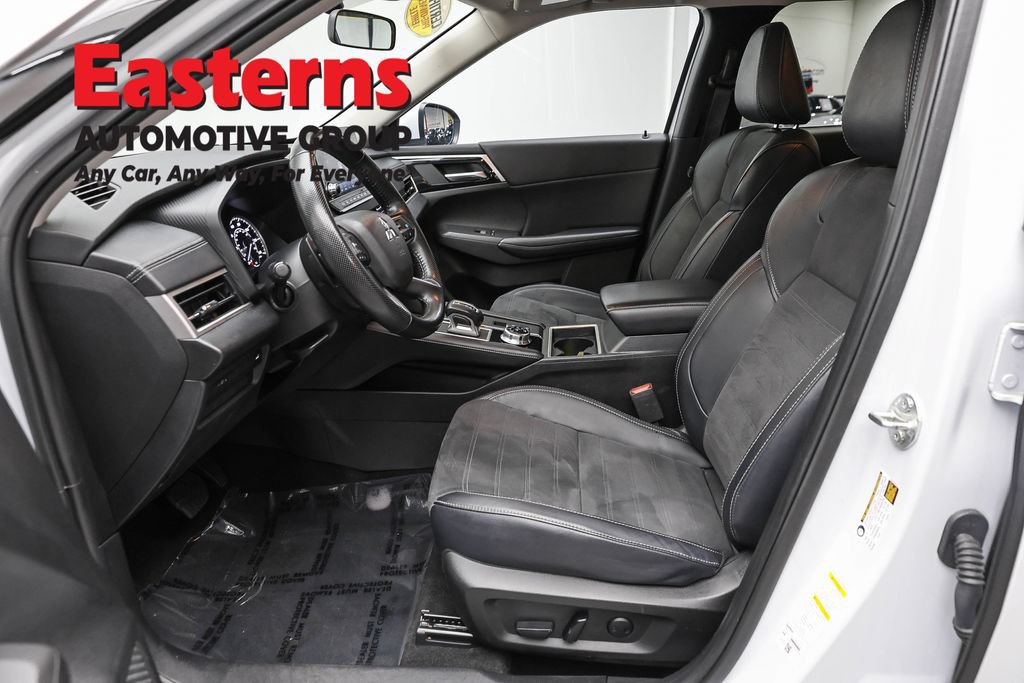 Used 2024 Mitsubishi Outlander SE AWD/4WD image 14