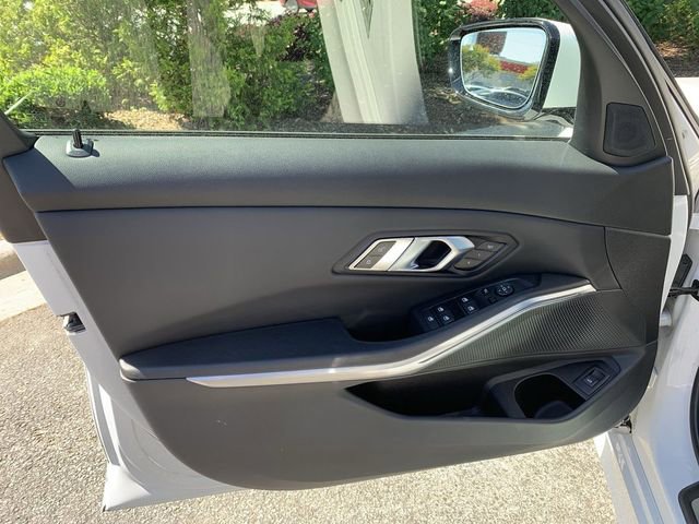 Used 2022 BMW 330i xDrive Sedan w/ Driving Assistance Package AWD/4WD image 17
