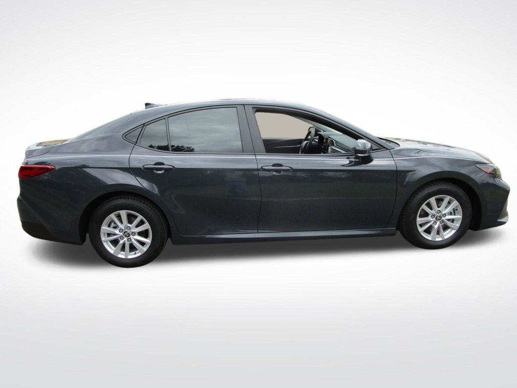 Used 2025 Toyota Camry LE image 6