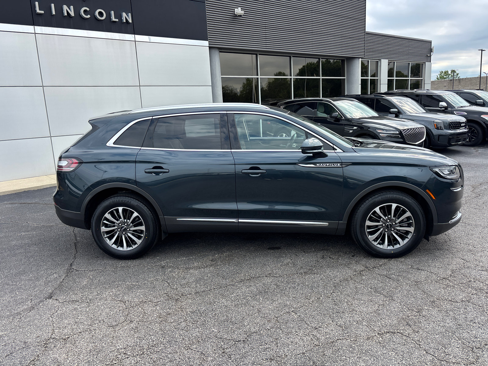 Certified 2023 Lincoln Nautilus AWD w/ Premium Package image 8