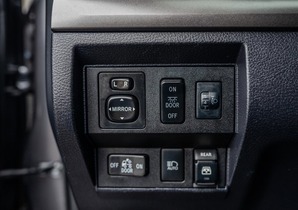 Used 2018 Toyota Tundra SR5 w/ SR5 Upgrade Package image 18