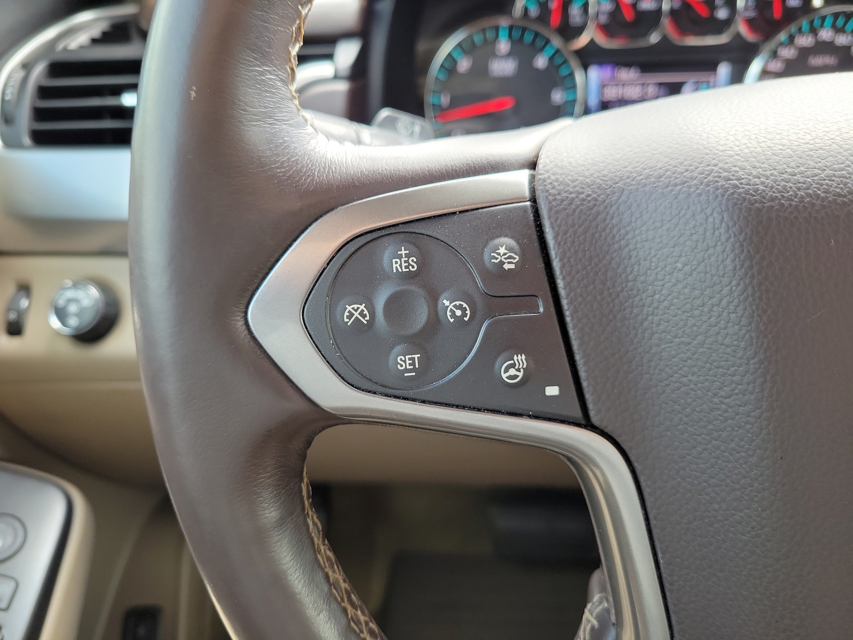 Used 2016 Chevrolet Suburban LTZ RWD image 33