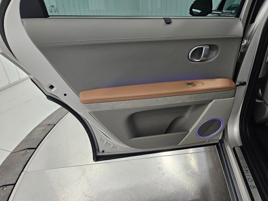 Used 2024 Hyundai Ioniq 5 Limited image 38