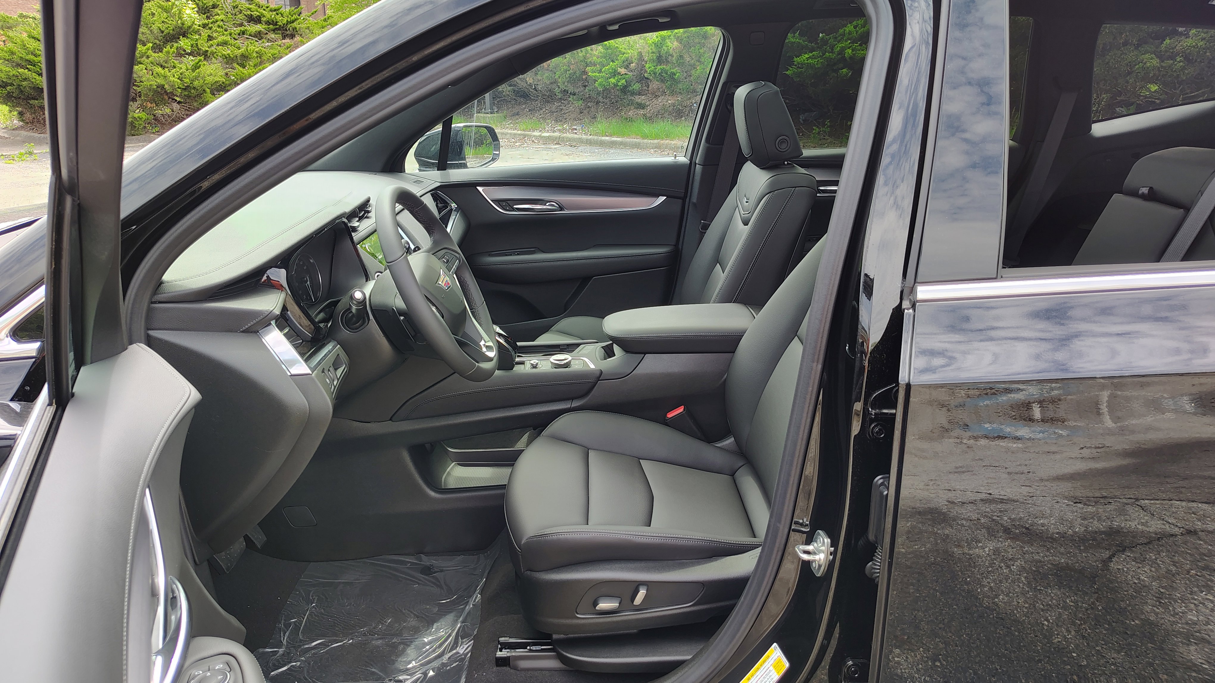 New 2025 Cadillac XT6 Luxury image 9