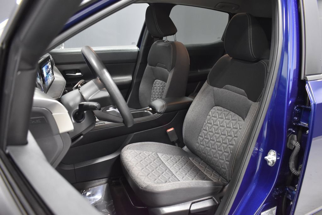 Certified 2025 Nissan Kicks SV image 5
