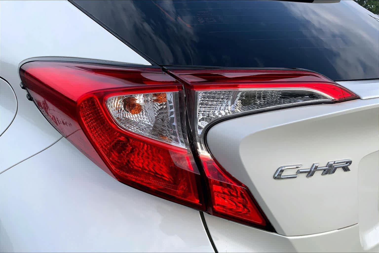Used 2021 Toyota C-HR LE FWD image 28