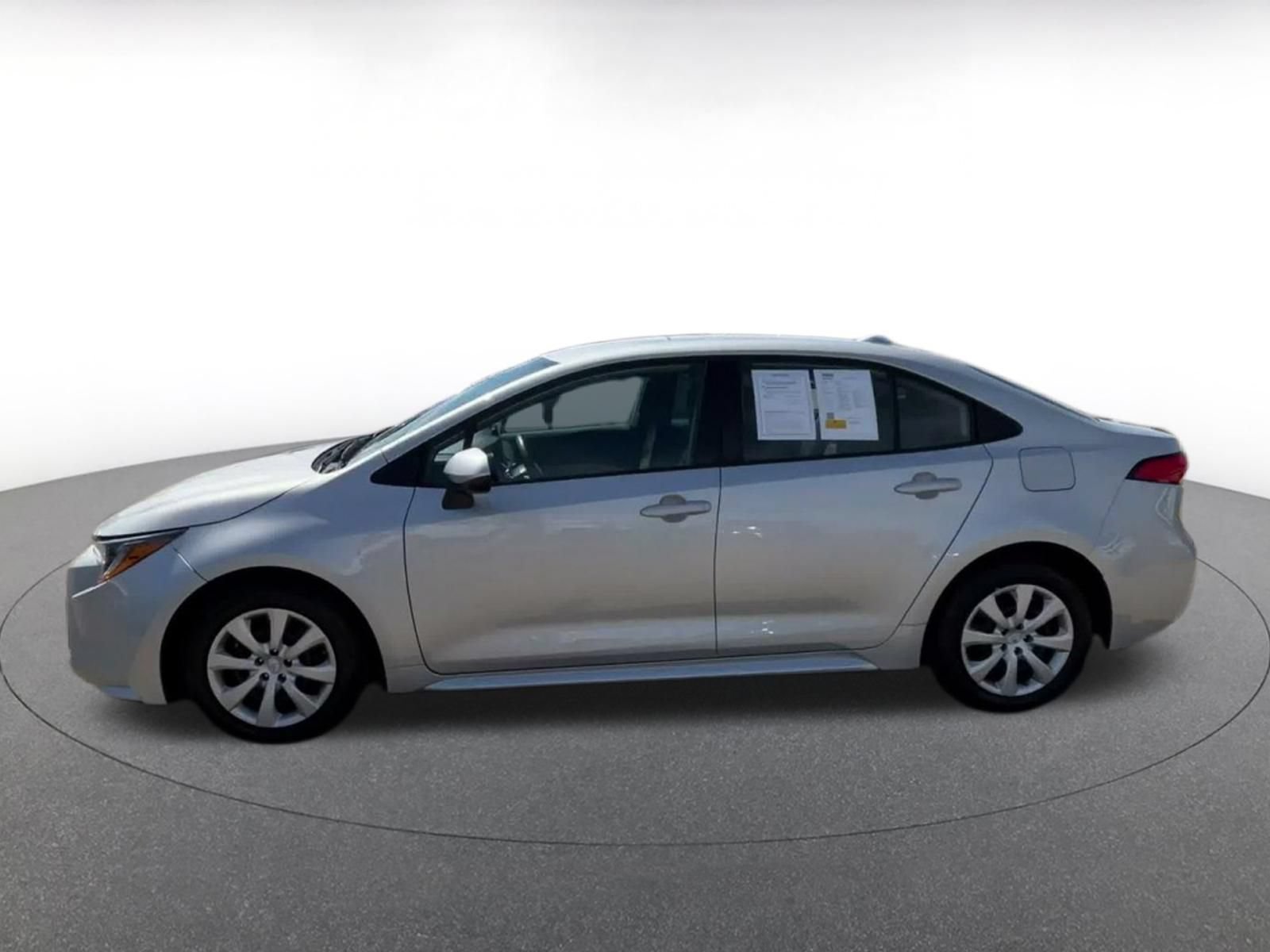 Used 2025 Toyota Corolla LE FWD image 11