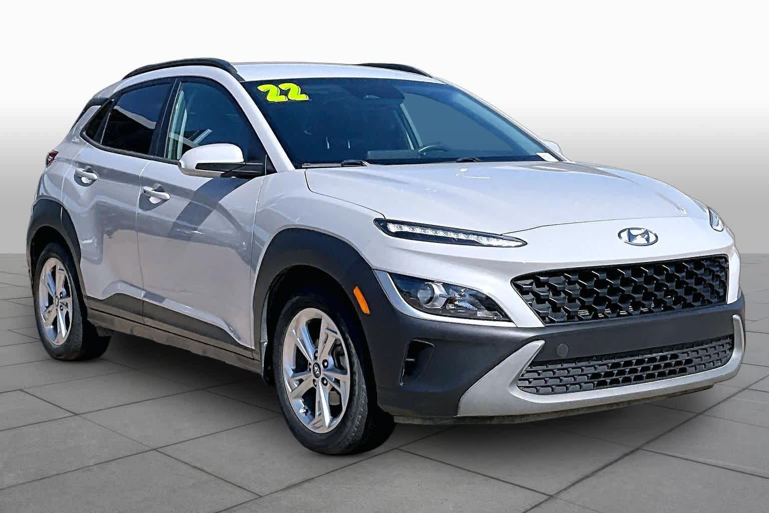 Used 2022 Hyundai Kona SEL FWD image 2