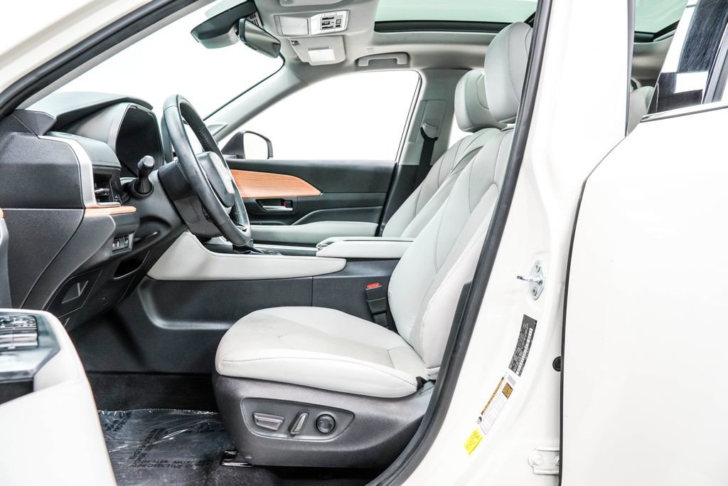 Used 2024 Toyota Grand Highlander AWD image 16