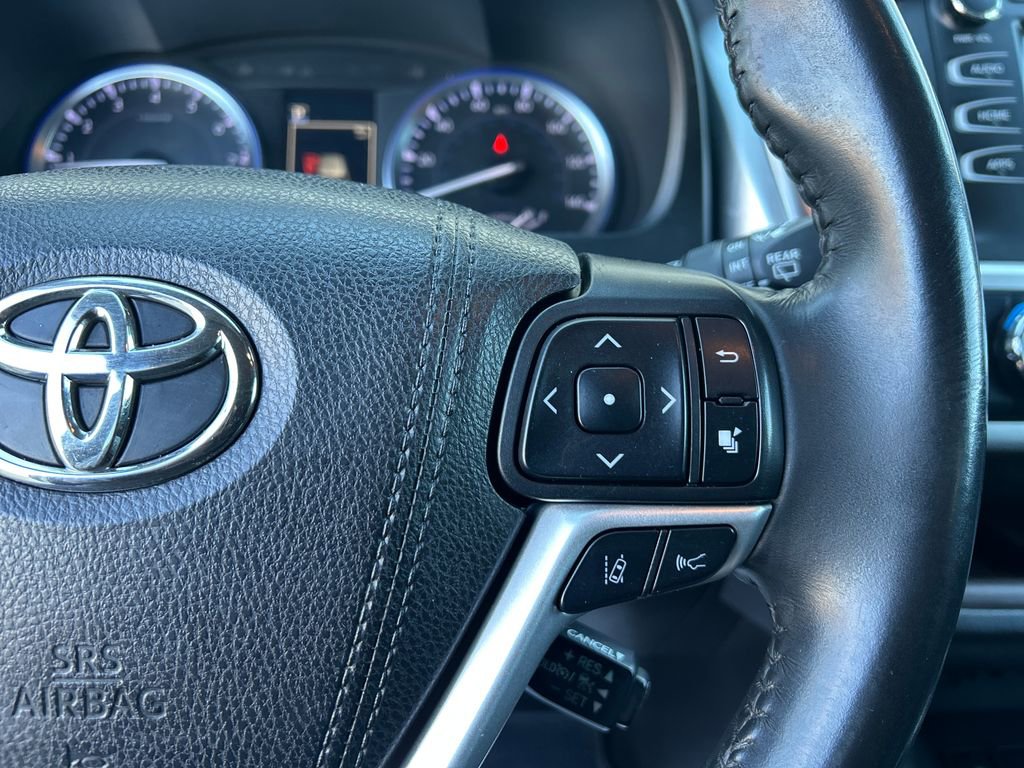 Used 2019 Toyota Highlander XLE image 16