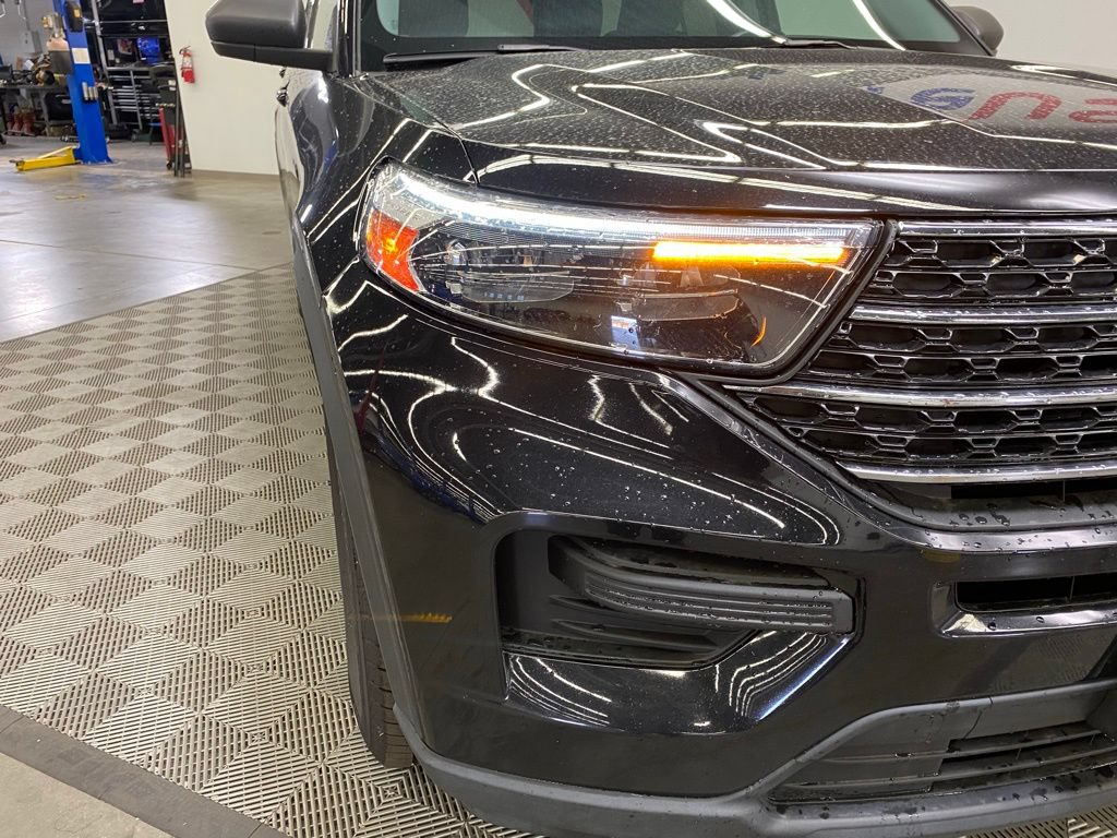 Used 2022 Ford Explorer XLT AWD/4WD image 2
