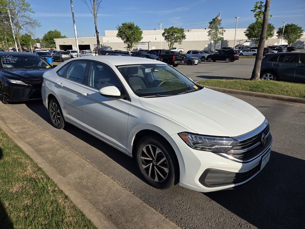 Used 2022 Volkswagen Jetta S image 2