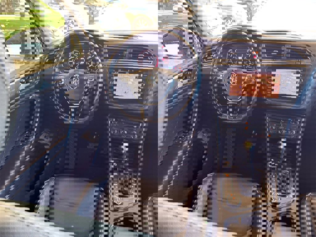 Used 2019 Volkswagen Tiguan SEL Premium image 26