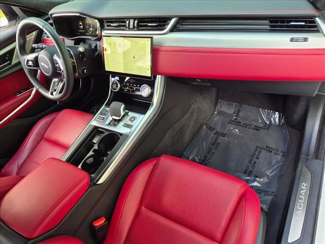 Certified 2024 Jaguar XF R-Dynamic SE AWD/4WD image 22