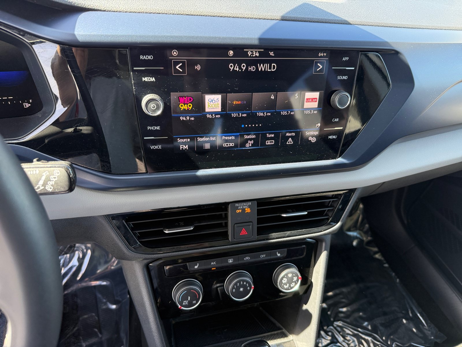 Certified 2023 Volkswagen Taos SE FWD image 12