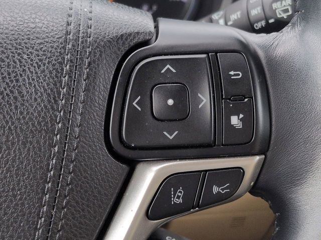 Used 2017 Toyota Highlander Limited AWD/4WD image 27