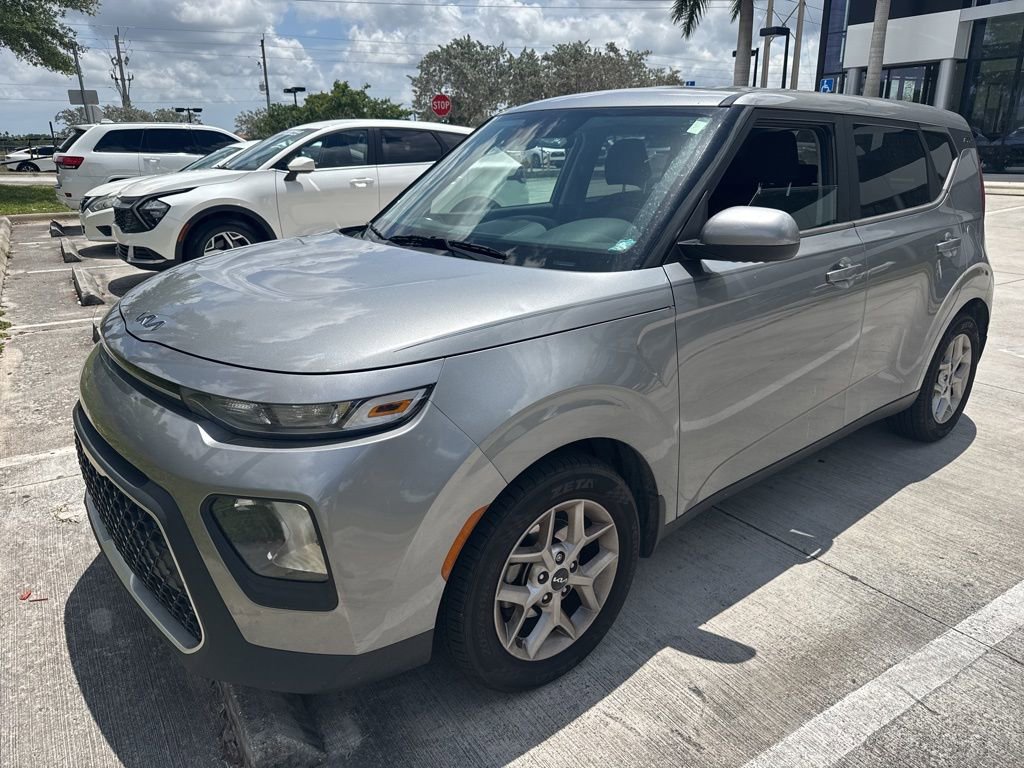 Used 2022 Kia Soul LX w/ Technology Package FWD image 1