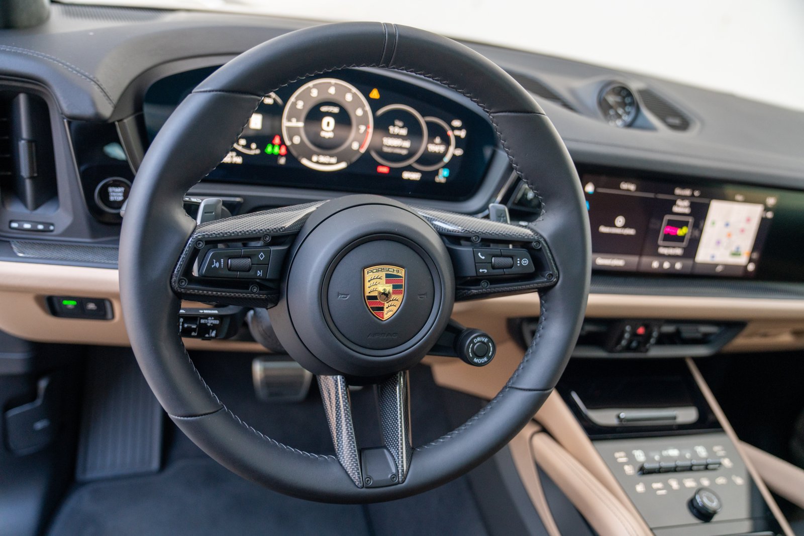 Certified 2025 Porsche Cayenne GTS AWD/4WD image 15