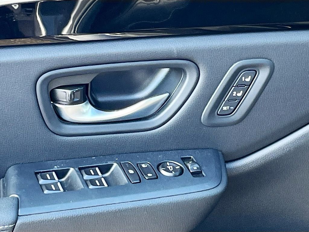 Used 2025 Honda Pilot Touring image 18