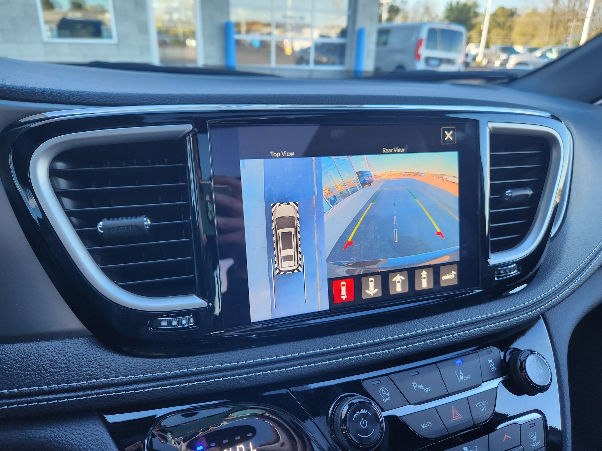 New 2027 Chrysler Pacifica Limited FWD image 28