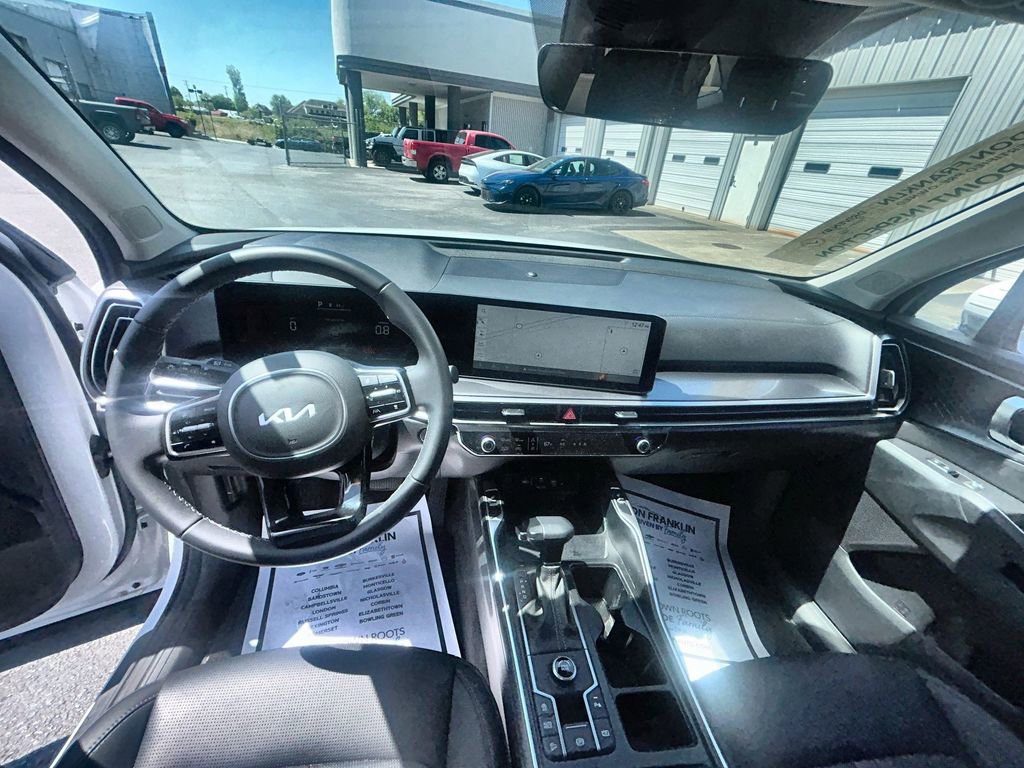 Used 2025 Kia Sorento EX w/ Panoramic Sunroof Package FWD image 10