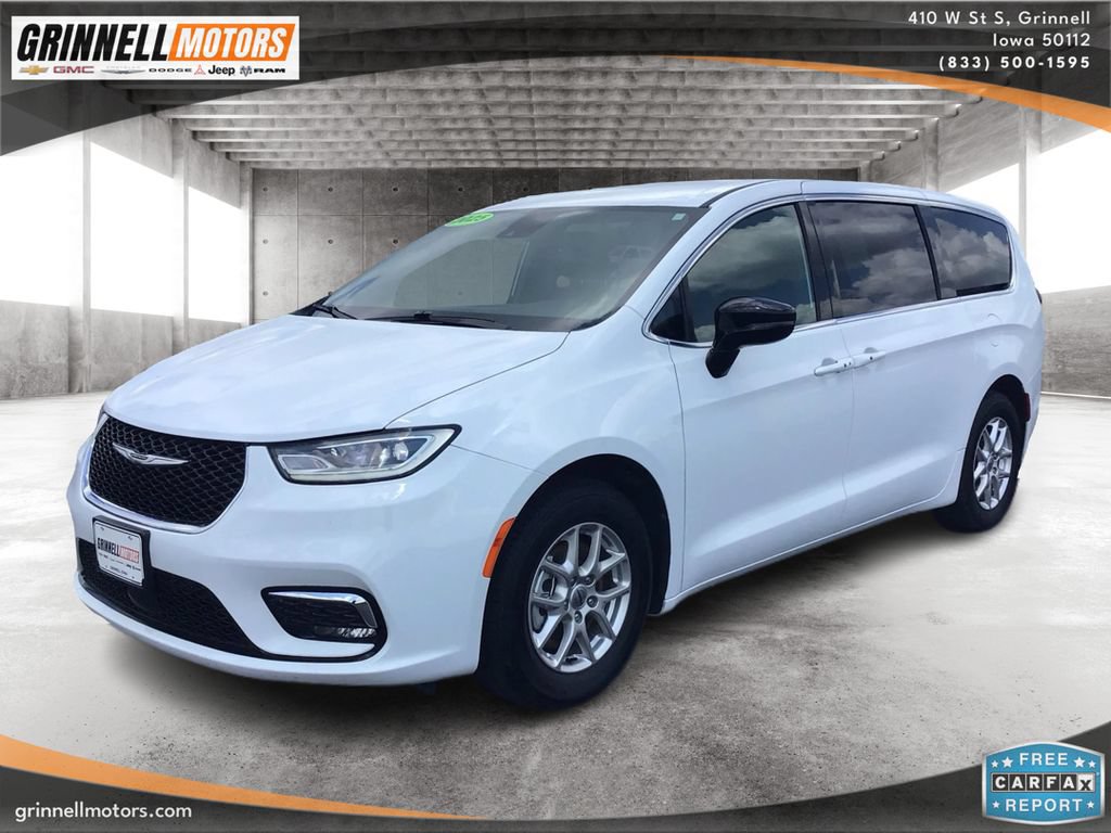 Used 2025 Chrysler Pacifica Select FWD image 1