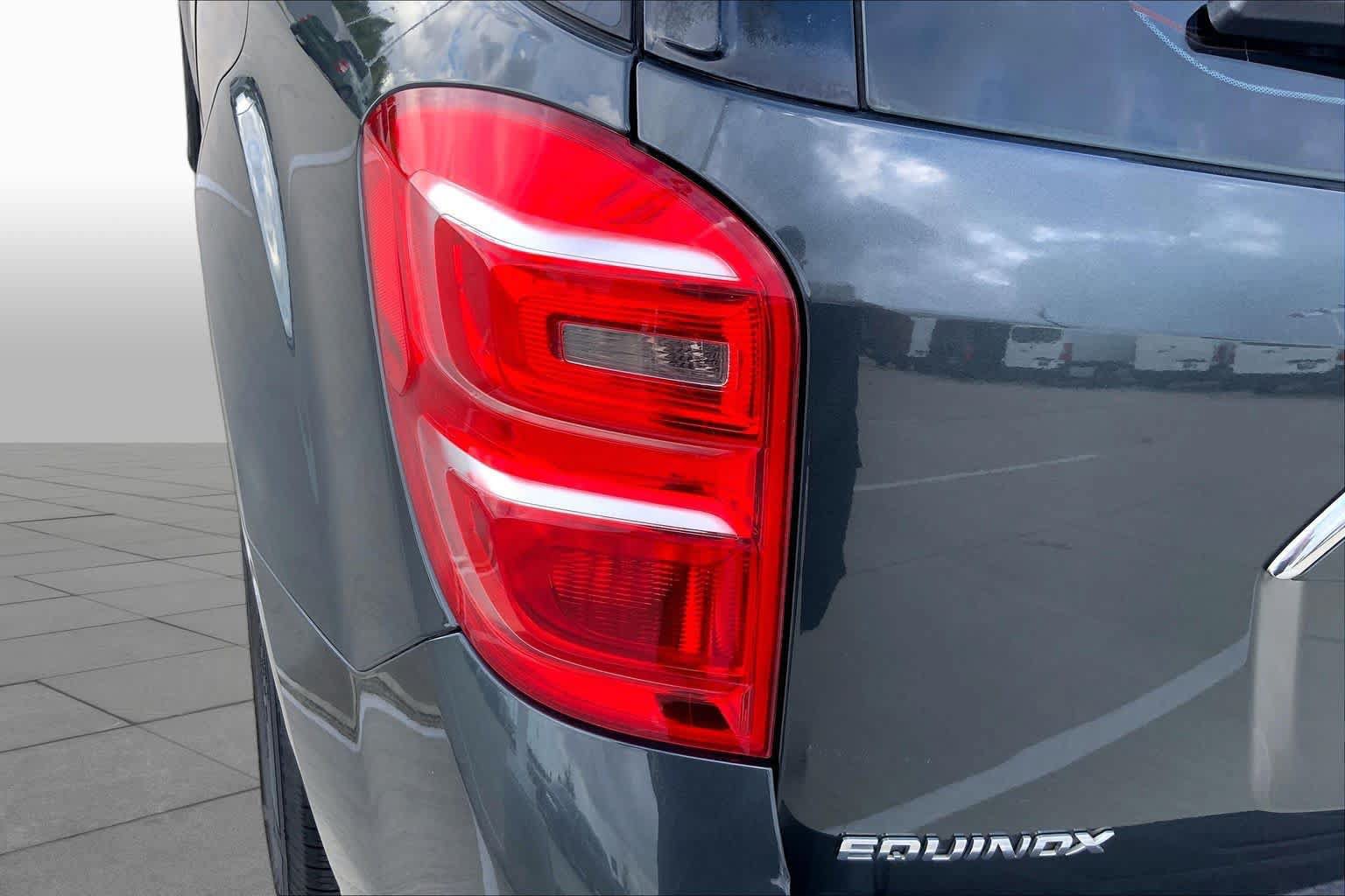 Used 2017 Chevrolet Equinox LS FWD image 25