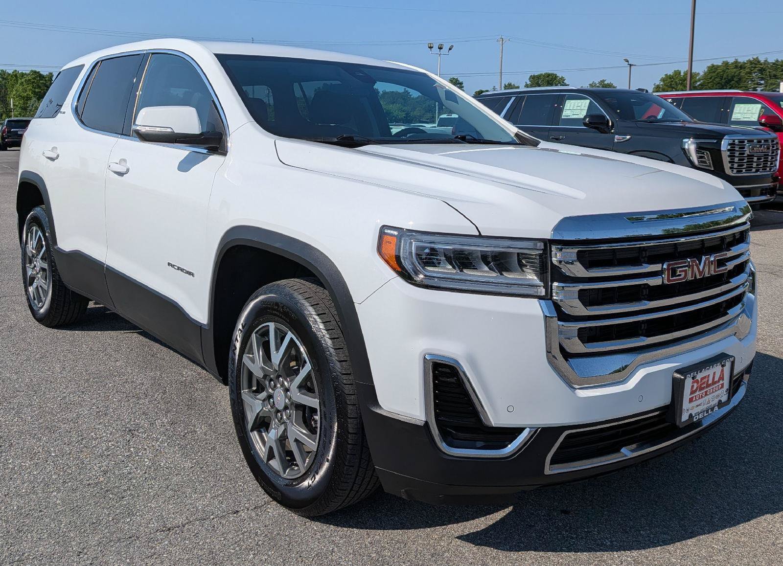 Used 2022 GMC Acadia SLE AWD/4WD image 4