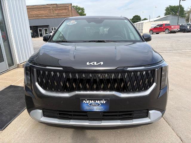 Used 2025 Kia Carnival FWD image 6