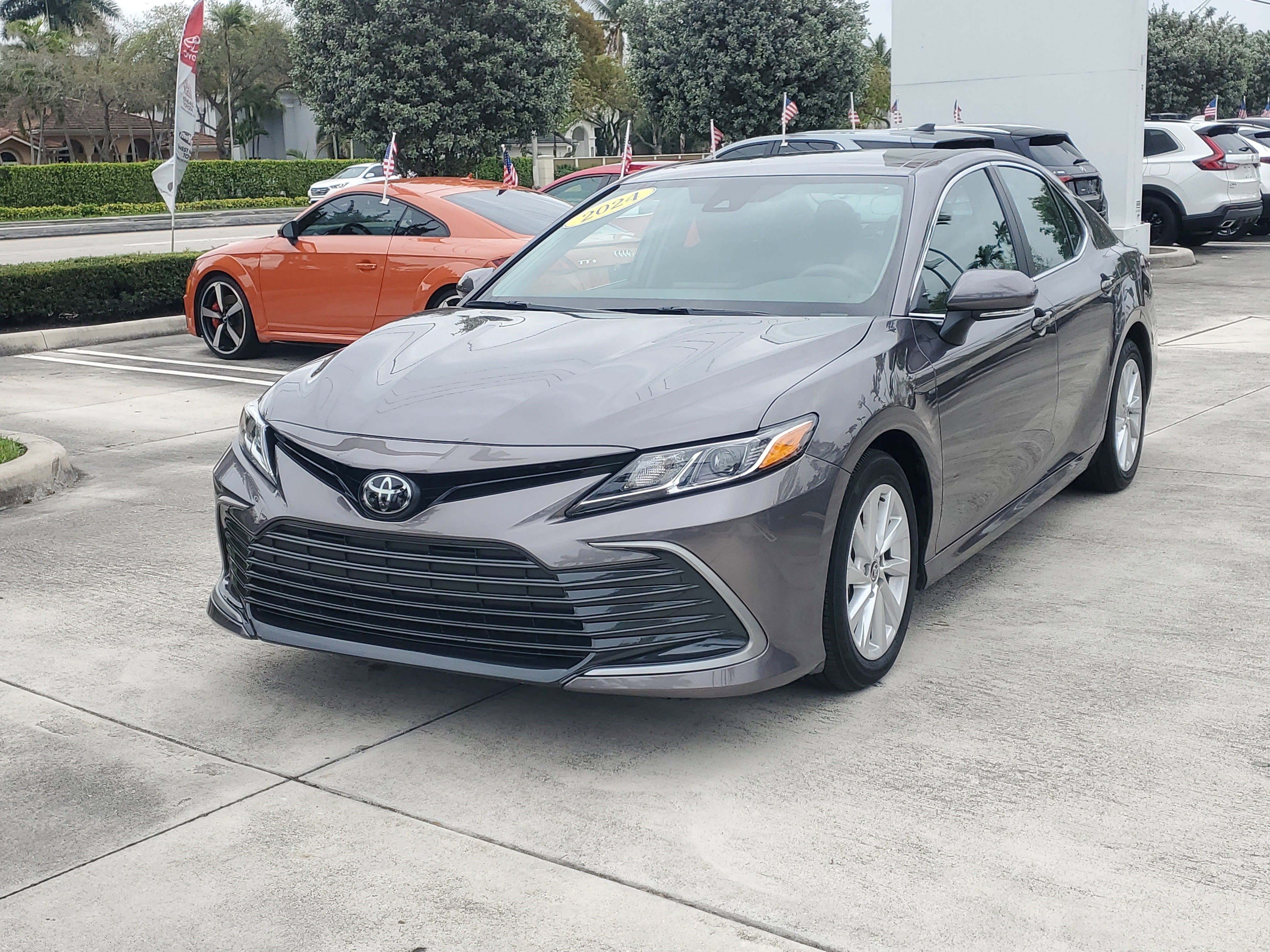 Used 2024 Toyota Camry LE w/ Convenience Package image 7