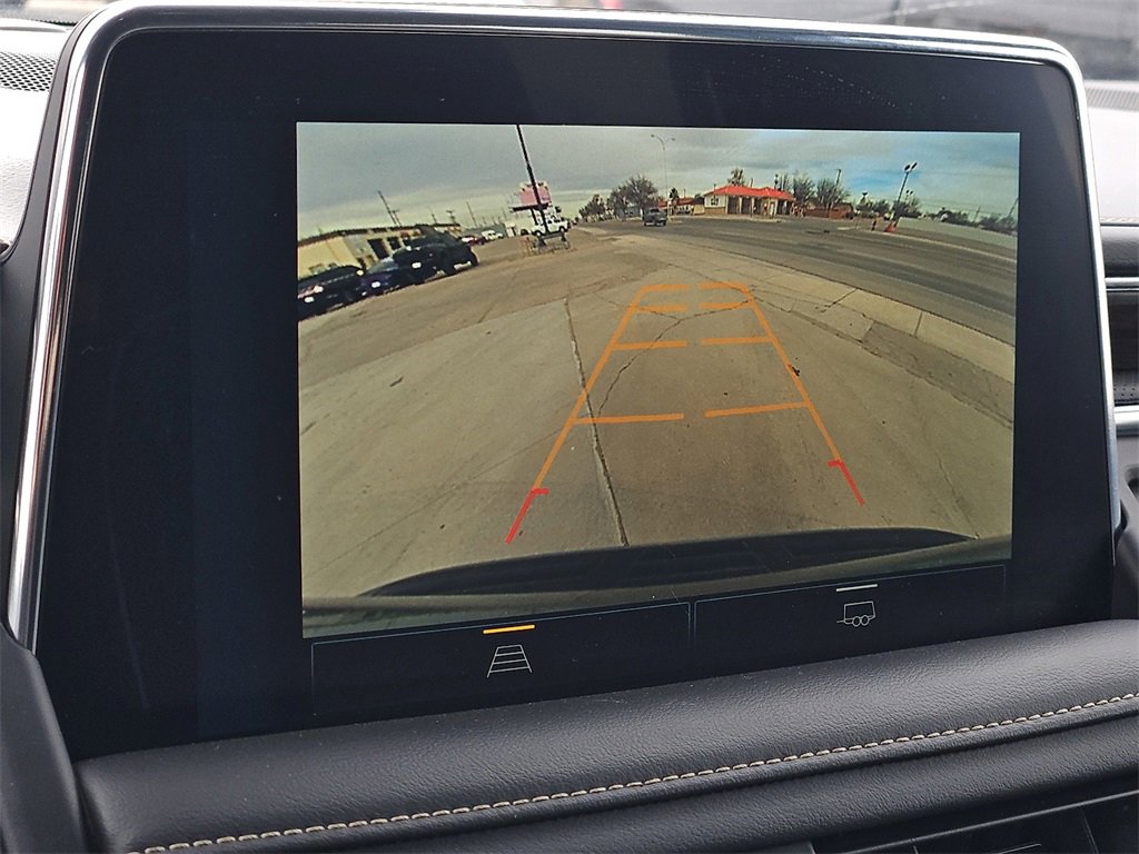 Used 2023 Chevrolet Suburban Premier image 16