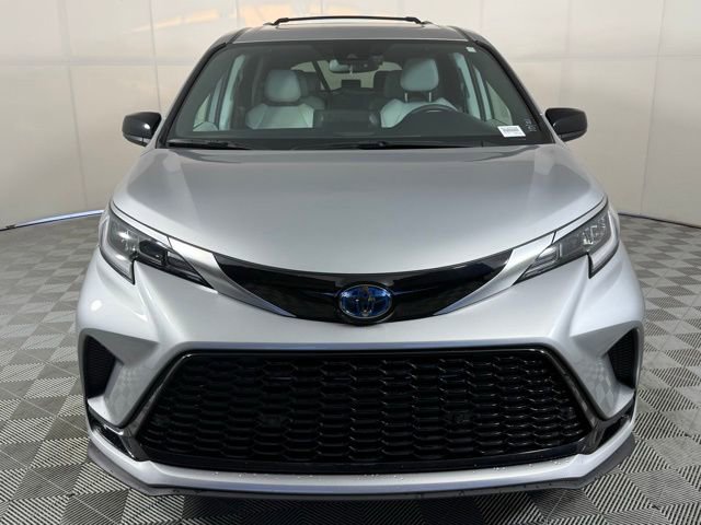 Used 2023 Toyota Sienna XSE image 10