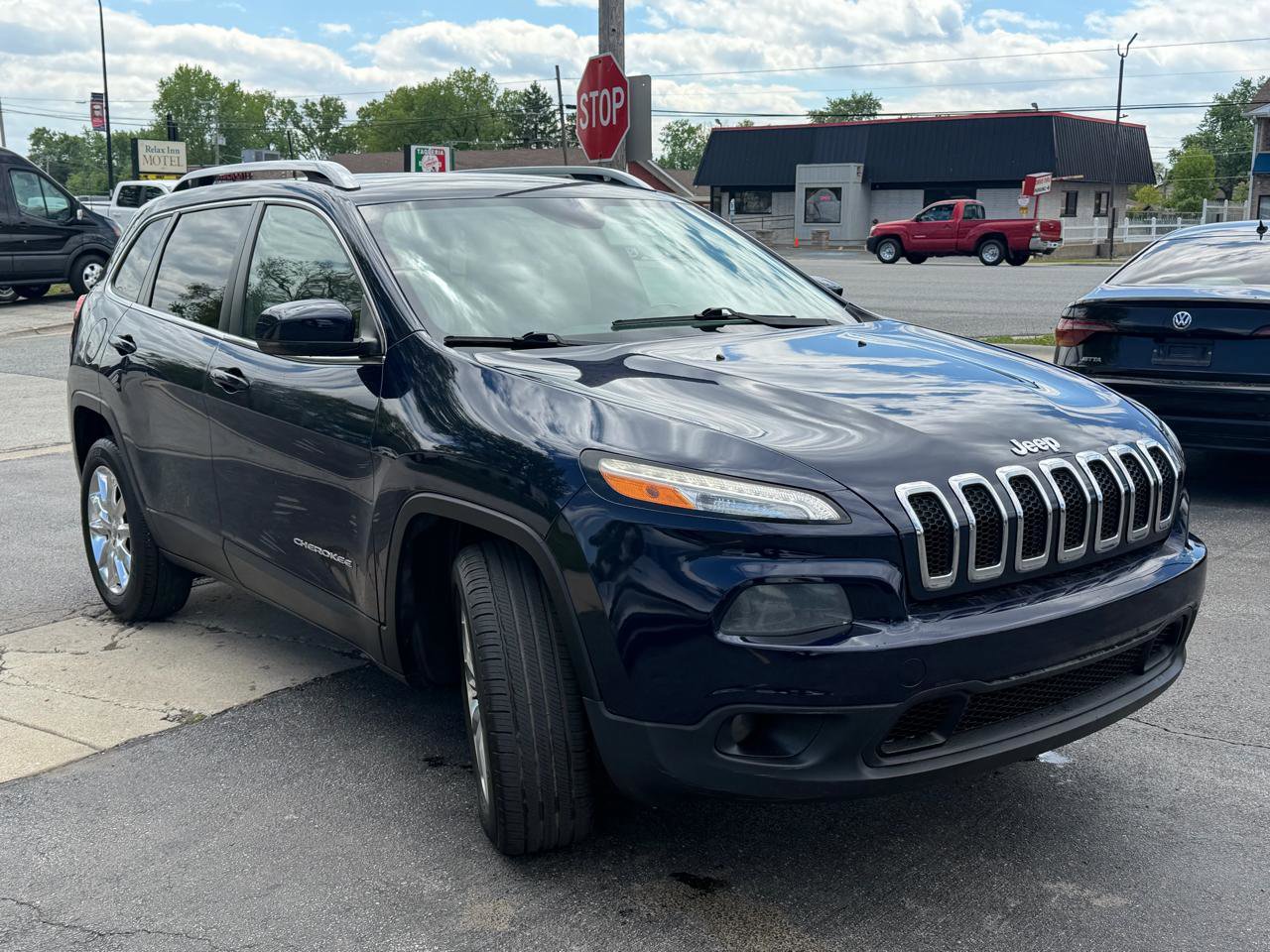 Used 2016 Jeep Cherokee Limited AWD/4WD image 3