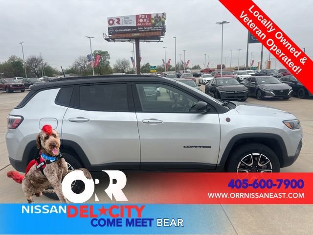 Used 2025 Jeep Compass Trailhawk image 6