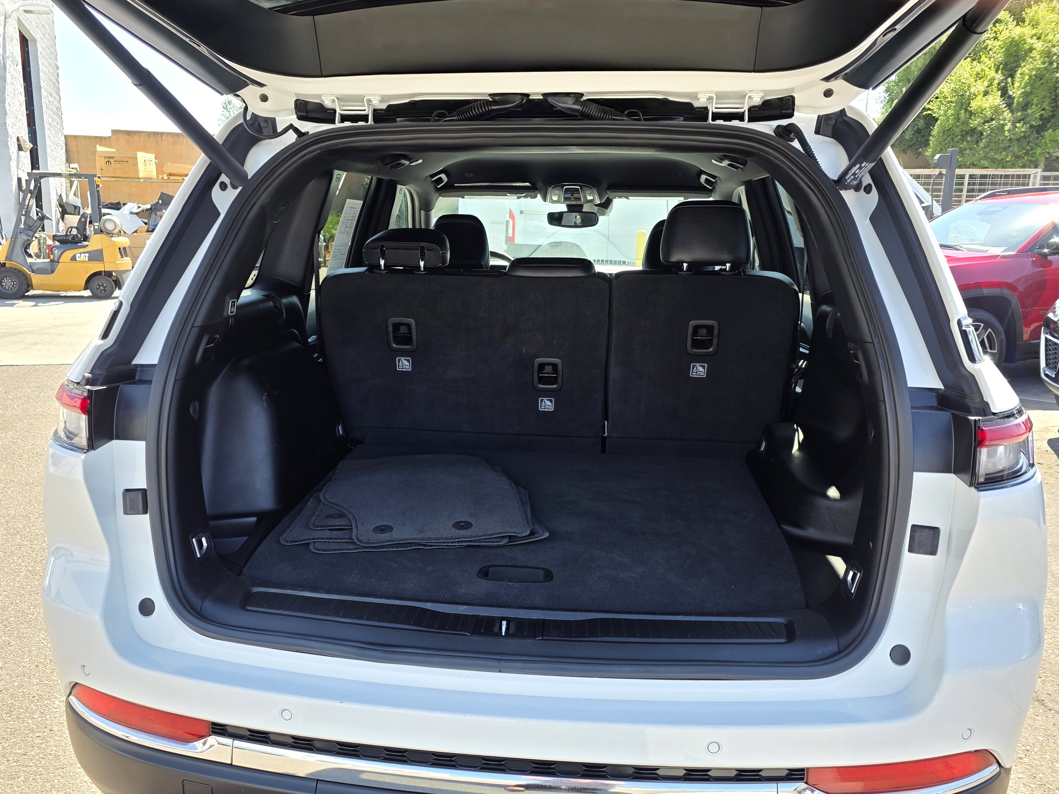 Certified 2024 Jeep Grand Cherokee Limited RWD image 18