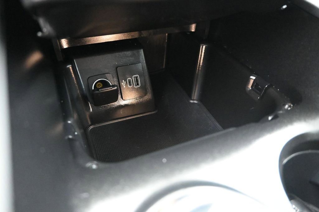 Used 2025 Ford Explorer Active w/ Active Comfort Package RWD image 18