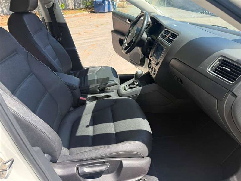 Used 2011 Volkswagen Jetta SE FWD image 10