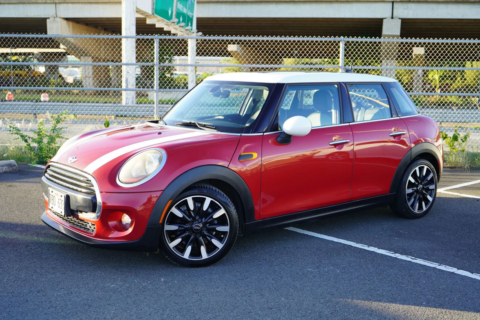 Used 2017 MINI Cooper 4-Door Hardtop image 3