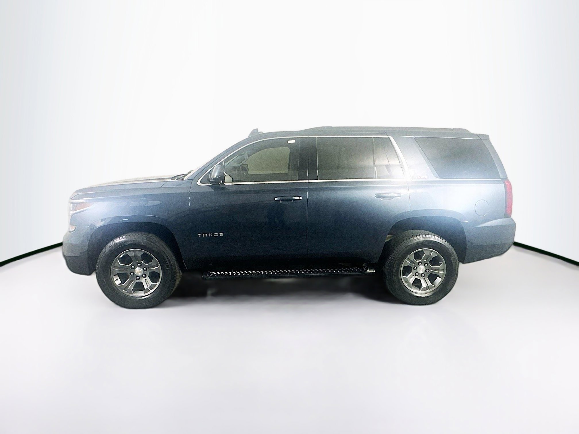 Used 2020 Chevrolet Tahoe LT w/ Luxury Package AWD/4WD image 4