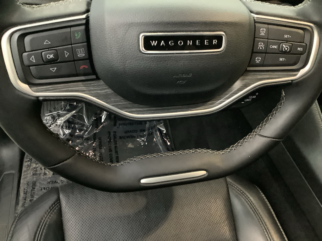 Used 2023 Jeep Wagoneer L Series II AWD/4WD image 15